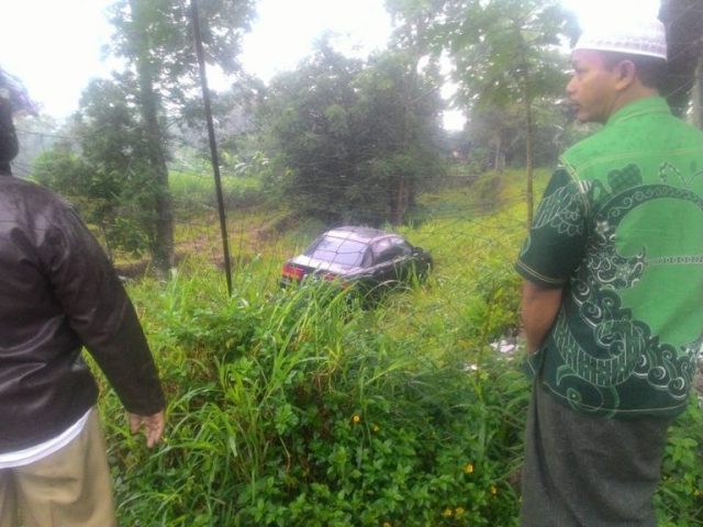 kronologi-mobil-tiba-tiba-di-tengah-sawah-secara-misterius-di-kudus