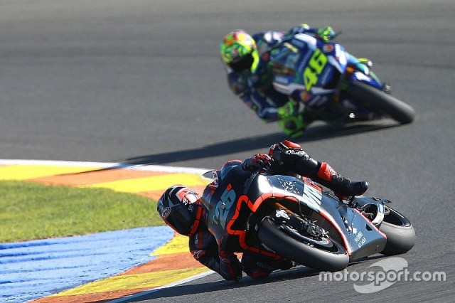 maverick-vinales-beat-valentino-rossi-1