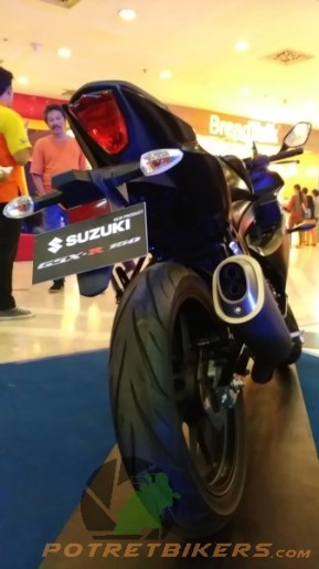 suzuki-gsx-r-150-tampak-belakang