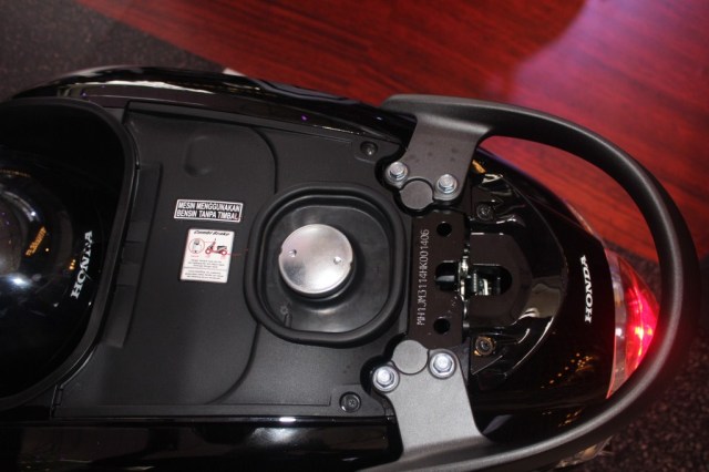 new-scoopy-2017-tangki bbm