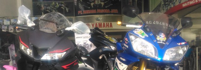 Headlamp new r15 vs r15 v2