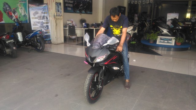 New R15 Hitam