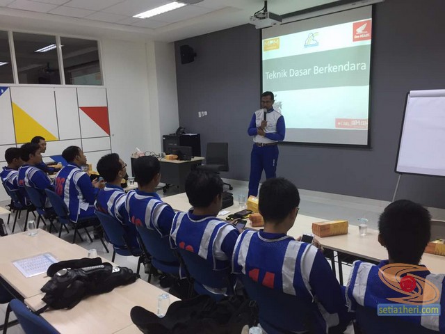 pelatihan-safety-riding-blogger-jatimotoblog-2017-di-MPM-learning-centre-1