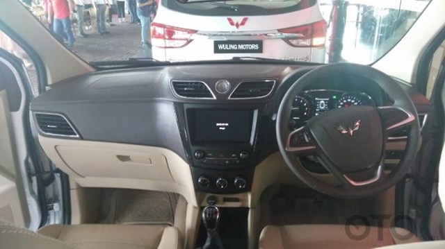Interior Wuling Confero