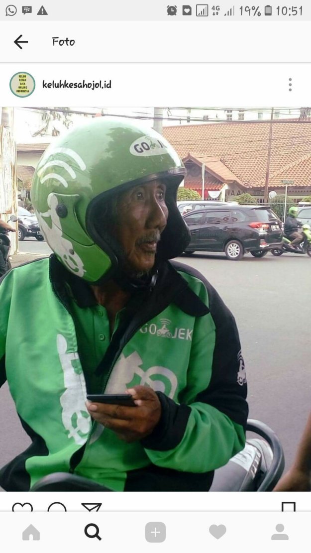 foto ojek online yang akunnya dibekukan