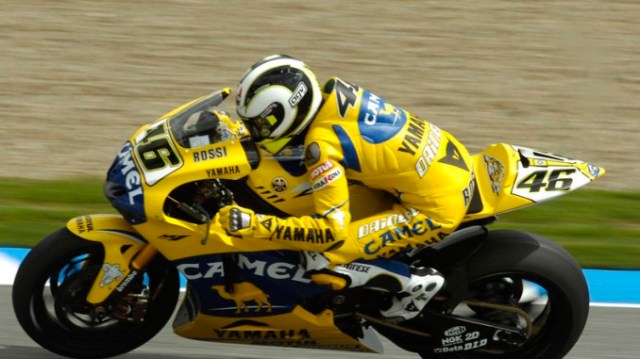 valentino-rossi-camel-yamaha