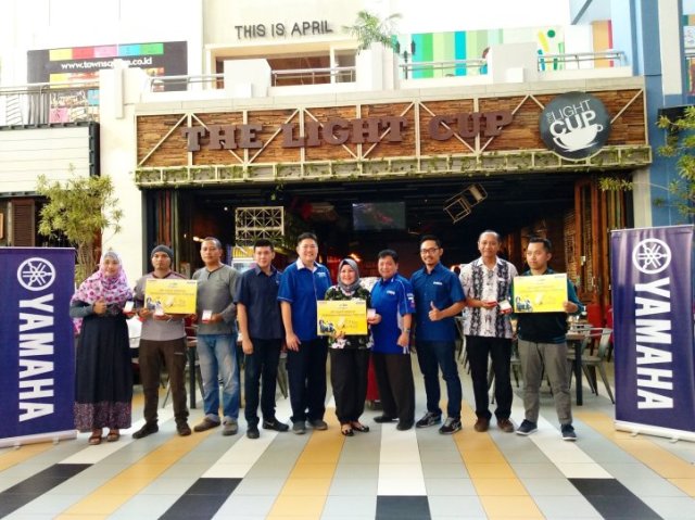 pengguna-lexi-terima-thr-emas-dari-yamaha-jatim-stsj